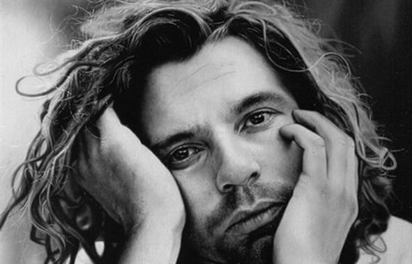 Viaţa fostului solist al trupei INXS, Michael Hutchence, transpusă într-un film. Cine va produce pelicula