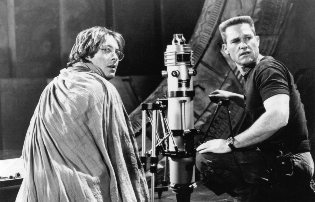 still-of-kurt-russell-and-james-spader-in-stargate-(1994)-large-picture