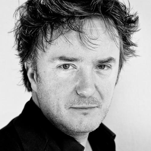 Dylan Moran revine la Bucuresti cu un show de stand-up comedy 100% nou