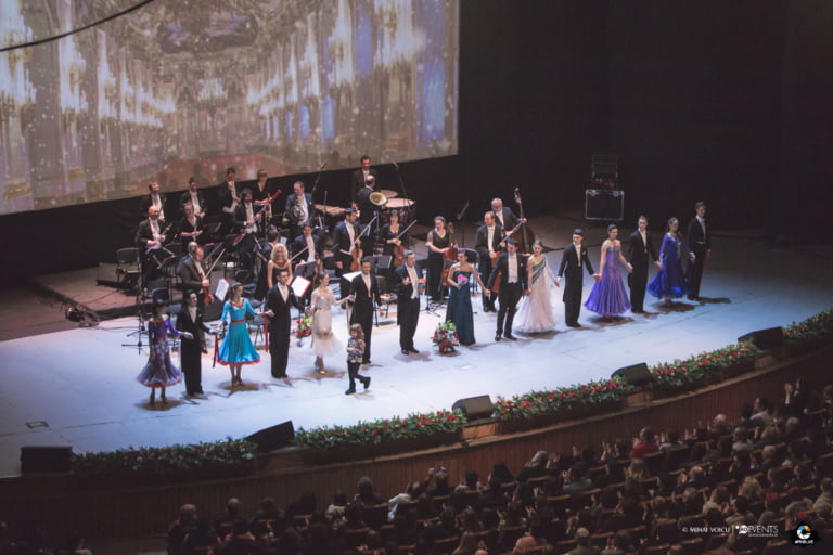 Schoenbrunn Palace Orchestra Vienna- Magie in ritm vienez inainte de Craciun