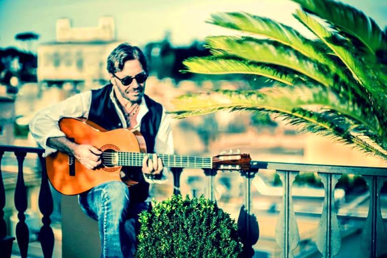 Publicul alege Al Di Meola. Alte doua categorii de bilete sunt SOLD OUT