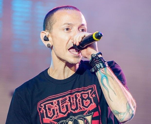 S-a SINUCIS solistul de la Linkin Park, Chester Bennington