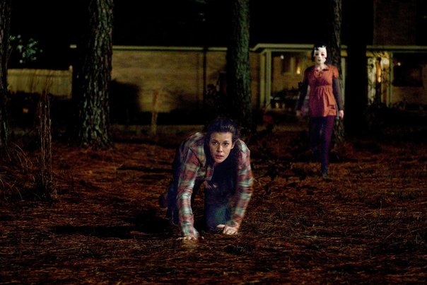 BasedonaTrueStorystill-of-liv-tyler-and-laura-margolis-in-the-strangers-_2008_-large-picture_gallery_primary